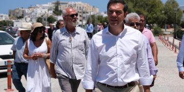 Τσίπρας από τη Νάξο: Λάθος ότι «δεν διεκδικήσαμε το τεστ να γίνεται στους τουρίστες πριν έρθουν στην χώρα μας»