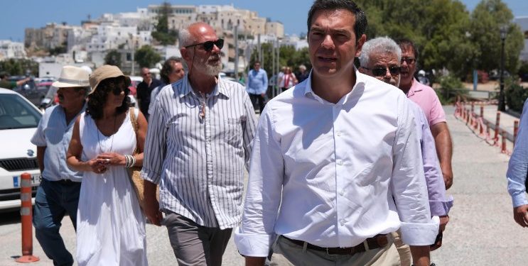 Τσίπρας από τη Νάξο: Λάθος ότι «δεν διεκδικήσαμε το τεστ να γίνεται στους τουρίστες πριν έρθουν στην χώρα μας»