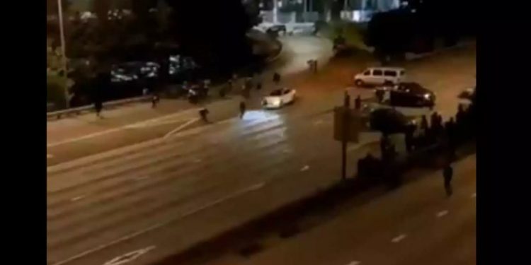 Σιάτλ: Η στιγμή που το λευκό αυτοκίνητο χτυπά τις διαδηλώτριες και τις εκσφενδονίζει! ΠΡΟΣΟΧΗ ΣΚΛΗΡΕΣ ΕΙΚΟΝΕΣ