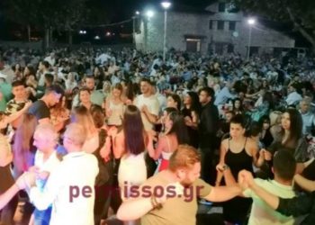 Απίστευτες εικόνες συνωστισμού σε Πανηγύρι παρουσία βουλευτών στην Αλίαρτο[photos]