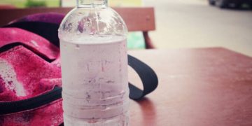 Το πανέξυπνο τρικ για να έχεις κρύο νερό για ώρες