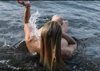 My Style Rocks: Η Ευριδίκη γυμνόστηθη στην παραλία[photos]