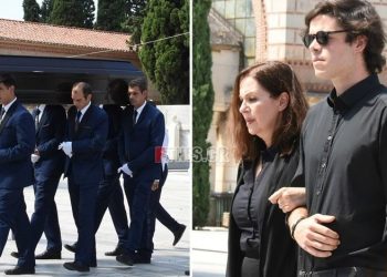 Θρήνος στην κηδεία της Αφροδίτης Γρηγοριάδου: Συντετριμμένη η κόρη της, Κοραλία Καράντη