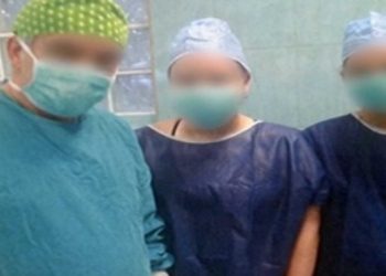 Σοκάρει νέο ντοκουμέντο για τον ψευτογιατρό: Πόζαρε «ντυμένος» χειρουργός με… νυστέρι[video]