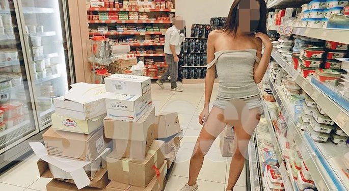 Alldaynews.gr Φωτογραφίες! Νέες αποκαλύψεις για τα γυμνά κορίτσια: Γδύνονται σε προαύλια σχολείων και καταστήματα παιχνιδιών για λίγα ευρώ!