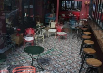 Δολοφονία στην καφετέρια του ηθοποιού Μάνου Παπαγιάννη-Ναρκωτικά και εκδίκηση!