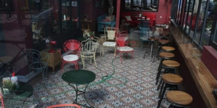 Alldaynews.gr Δολοφονία στην καφετέρια του ηθοποιού Μάνου Παπαγιάννη-Ναρκωτικά και εκδίκηση!