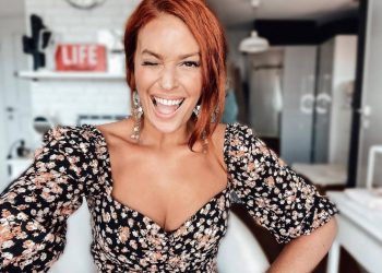 Κούκλα η Σίσσυ Χρηστίδου: Με μπικίνι και χωρίς ρετούς[photos]