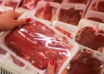 Δεν πάει το μυαλό σας! Τι είναι το κόκκινο υγρό στο συσκευασμένο κρέας