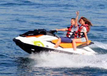 Σύγκρουση ταχύπλοου με jet ski-Στο νοσοκομείο οι τραυματίες