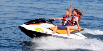 Alldaynews.gr Σύγκρουση ταχύπλοου με jet ski-Στο νοσοκομείο οι τραυματίες