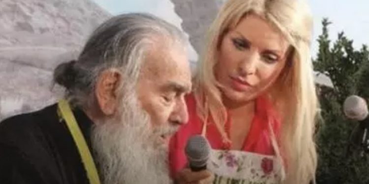 Alldaynews.gr Δύσκολες ώρες για την Ελένη Μενεγάκη στην Άνδρο! Η κραυγή αγωνίας του πνευματικού της