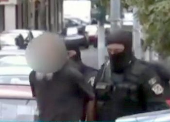 ΑΥΤΟΣ ΕΙΝΑΙ ο δράστης της επίθεσης με το τσεκούρι – Φώναζε “Τι έγινε; Σας αρέσει;” (Video)