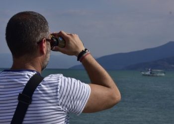 Αγνοείται γνωστή ηθοποιός – Βρέθηκε μόνος του σε βάρκα ο τετράχρονος γιος της