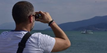 Alldaynews.gr Αγνοείται γνωστή ηθοποιός – Βρέθηκε μόνος του σε βάρκα ο τετράχρονος γιος της