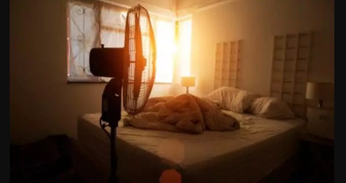 Μεγάλο κακό για την υγεία! Γιατί δεν πρέπει να κοιμάστε ποτέ με τον ανεμιστήρα ανοιχτό