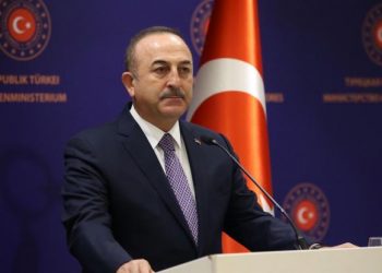 Τσαβούσογλου: Σεβαστήκαμε την ελληνική σημαία ακόμη κι όταν πετάξαμε τους Έλληνες στη θάλασσα