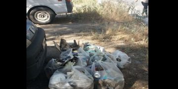 Θεσσαλονίκη: Παρέα νεαρών καθάρισε εθελοντικά μια γειτονιά στην Καλαμαριά