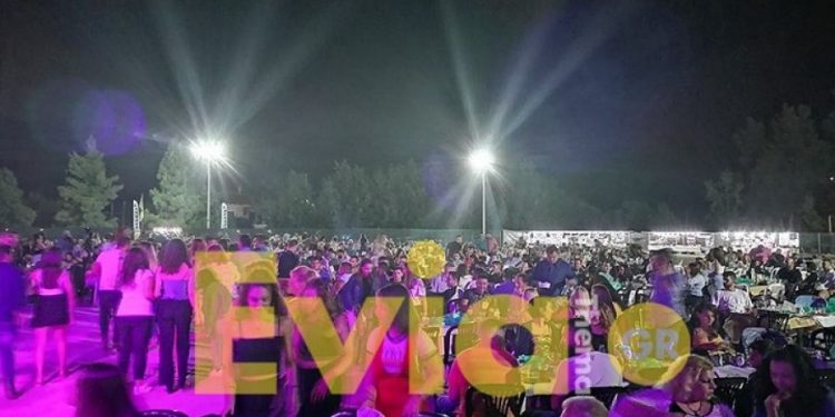 Alldaynews.gr Χαμός σε πανηγύρι στην Εύβοια – Πάνω από 2.000 άτομα και χορός χωρίς αποστάσεις (pics, video)