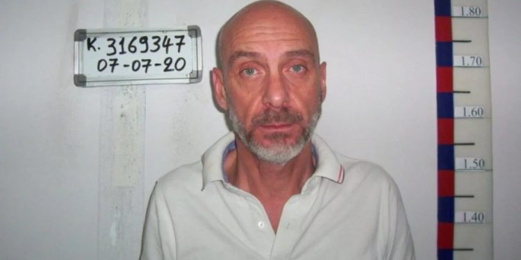 Αυτός είναι ο δάσκαλος που πιάστηκε «στα πράσα» με την 14χρονη μαθήτρια!