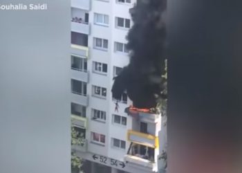 Παιδιά έπεσαν από τον τρίτο όροφο για να σωθούν απ’ τη φωτιά (video)