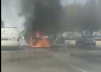 Στις φλόγες σχολικό στην Εθνική Οδό (video)