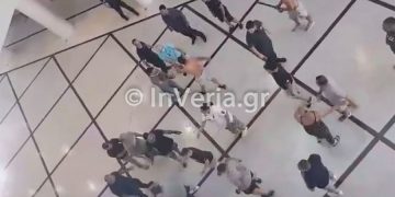 Alldaynews.gr VIDEO: Ξύλο στο Δικαστικό Μέγαρο Βέροιας – Προσαγωγές από την ΕΛ.ΑΣ.