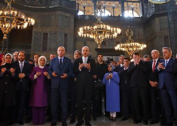 Ξυπνήστε ρε! Η Αγιά Σοφιά, τα 200 χρόνια απο την Επανάσταση και τα ρόζ βίντεο