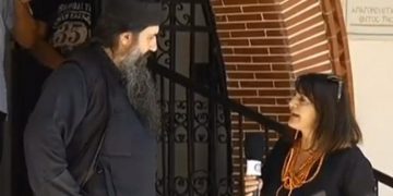 Alldaynews.gr Ιερέας που απέβαλε πιστή λόγω μάσκας: «Δεν υπάρχει ιός, παγκόσμια δικτατορία ο ΠΟΥ, ο Ιερώνυμος είναι άπιστος» (Video)