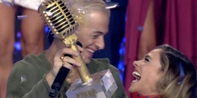 Alldaynews.gr Μεγάλοι νικητές του J2US οι Τάσος Ξιαρχό και Κόνι Μεταξά