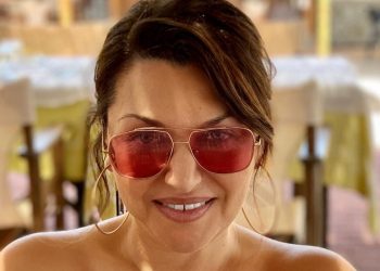 Η Καίτη Γαρμπή απάντησε στην Αλβανίδα Dua Lipa για τη «Μεγάλη Αλβανία» και το Twitter αποθέωσε το «μεγάλο πετσόκομμα»