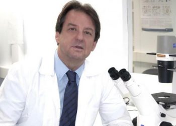 Κορωνοϊός – Καθηγητής Γραβάνης: Να κλείσουν τα beach bars – Κίνδυνος για εκατοντάδες κρούσματα καθημερινά