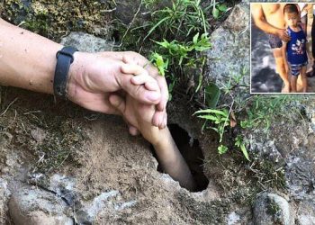 Οι αγωνιώδεις προσπάθειες των διασωστών να απεγκλωβίσουν 7χρονο αγοράκι από υπόγεια σπηλιά (Video)