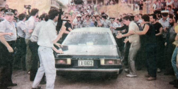 Η μάχη της Καλογρέζας: Η αστυνομία γαζώνει σε live μετάδοση τον Μιχάλη Πρέκα