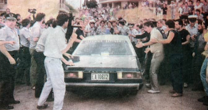 Η μάχη της Καλογρέζας: Η αστυνομία γαζώνει σε live μετάδοση τον Μιχάλη Πρέκα