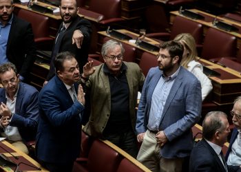 Μάρκου σε Κωνσταντινόπουλο: «Έχετε την κ….ρα σας ανοιχτή, να» – Τον απέβαλε ο πρόεδρος από τη Βουλή (pics, vid)