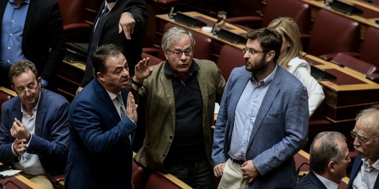 Alldaynews.gr Μάρκου σε Κωνσταντινόπουλο: «Έχετε την κ….ρα σας ανοιχτή, να» – Τον απέβαλε ο πρόεδρος από τη Βουλή (pics, vid)