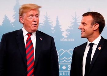 Λιβύη: Επαφή Τραμπ και Μακρόν μετά τις εξελίξεις – Τι είπανε για τις εχθροπραξίες μεταξύ Χάφταρ και Σάρατζ