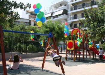 Περαστικός βρήκε 40χρονο πεσμένο χωρίς τις αισθήσεις μέσα στην παιδική χαρά της Καλλιθέας – Δεν τον πρόλαβαν