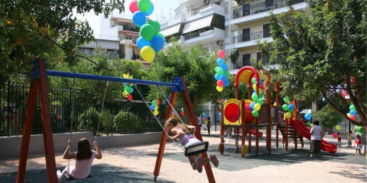 Alldaynews.gr Περαστικός βρήκε 40χρονο πεσμένο χωρίς τις αισθήσεις μέσα στην παιδική χαρά της Καλλιθέας – Δεν τον πρόλαβαν