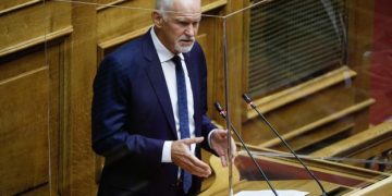 Η αυτονόητη εκτός γραμμής θέση του Παπανδρέου, «αδειάζει» την Γεννηματά: «Αντιδημοκρατικό» το νομοσχέδιο για τις διαδηλώσεις