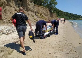 Alldaynews.gr Σοκαρισμένοι οι Λουόμενοι-Την έβλεπαν να αργοπεθαίνει και δεν μπορούσαν να την σώσουν