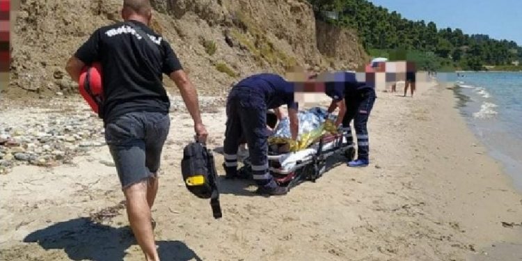Alldaynews.gr Σοκαρισμένοι οι Λουόμενοι-Την έβλεπαν να αργοπεθαίνει και δεν μπορούσαν να την σώσουν