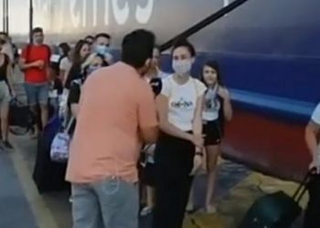 Επική απάντηση σε δημοσιογράφο στον Πειραιά: Πηγαίνει «Καρπενήσι» (Video)