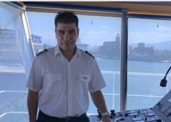 Blue Star Chios: Ο καπετάνιος έγινε «μαιευτήρας» και ξεγέννησε έγκυο εν πλω