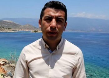 Tούρκος δημοσιογράφος με μια κάμερα στο χέρι… το παίζει «κατάσκοπος» στο Καστελόριζο (video)