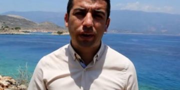 Tούρκος δημοσιογράφος με μια κάμερα στο χέρι… το παίζει «κατάσκοπος» στο Καστελόριζο (video)