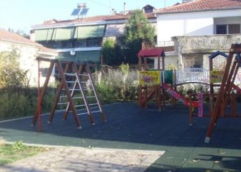 Μητέρα 5χρονου χαστούκισε και έβρισε 8χρονο σε παιδική χαρά στα Τρίκαλα επειδή πείραξε το γιο της