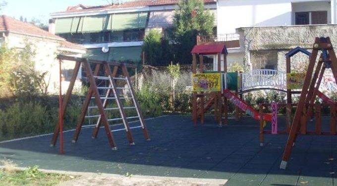 Alldaynews.gr Μητέρα 5χρονου χαστούκισε και έβρισε 8χρονο σε παιδική χαρά στα Τρίκαλα επειδή πείραξε το γιο της