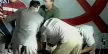 Alldaynews.gr «Άτιμοι κομμουνιστές θα πεθάνετε»: Η live δολοφονική επίθεση που στοίχειωσε την Ελλάδα